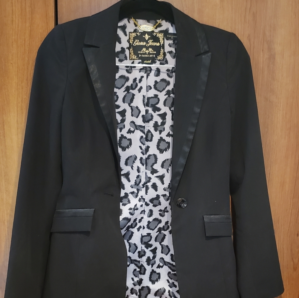 PRICE DROP! 💥GUESS Tailored blazer